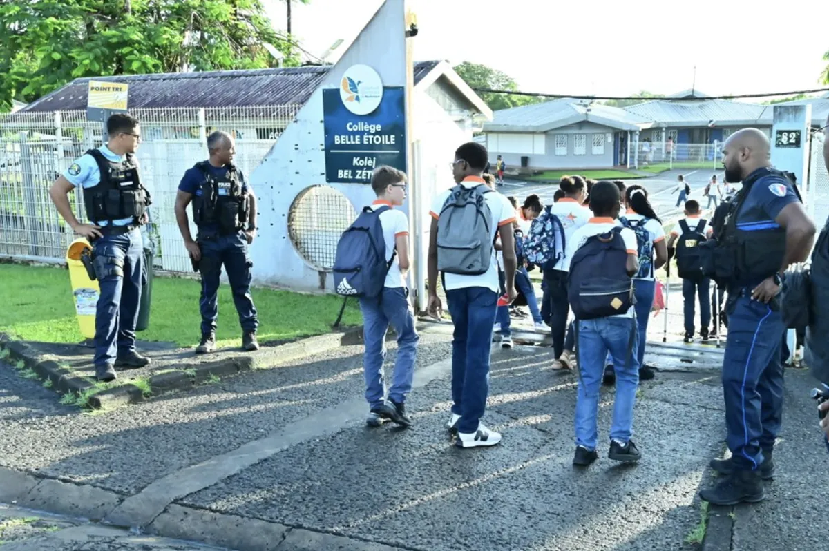 Agression au collège Belle-Étoile de Saint-Joseph – dispositif de sécurité à l'entrée